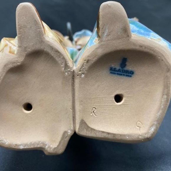 Lladro Figurine "UNDER THE RAIN " #2077 Retired in 1989 - Picture 8 of 8